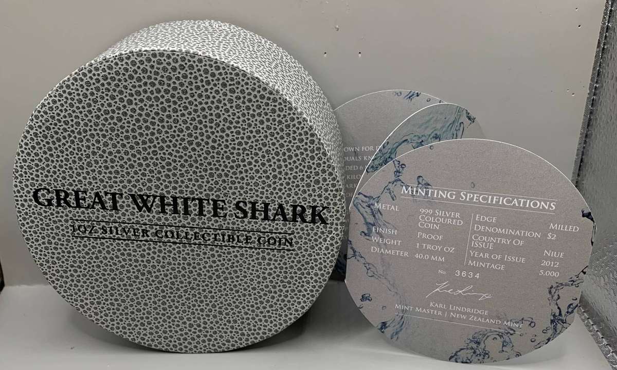 (  MOST CREATIVE  )    2012  GREAT WHITE SHARK  1oz SILVER WITH A SPECIAL FEATURE OF REAL WATER