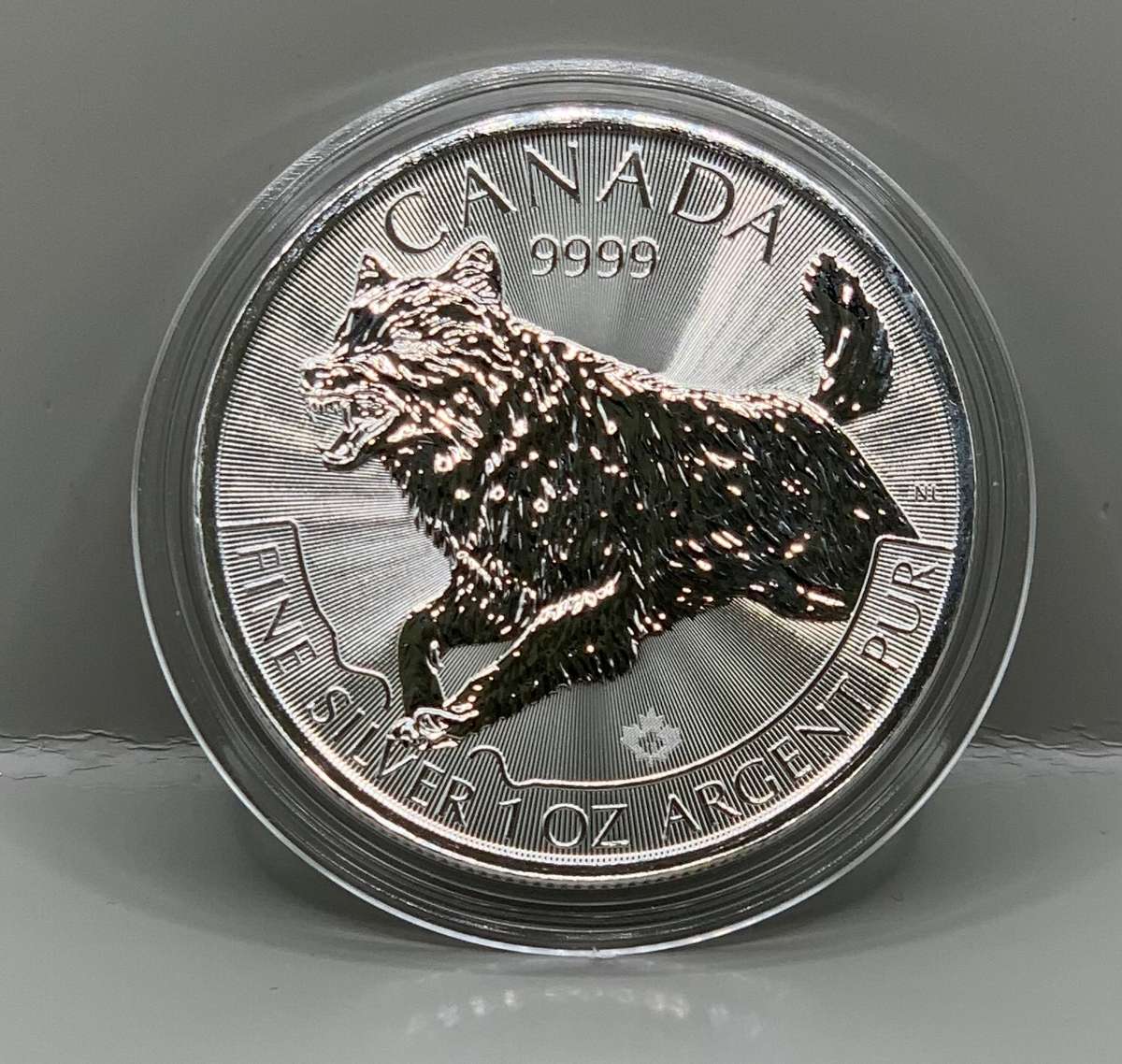 ( RCM PREDATOR SERIES )    2018    " THE WOLF "    1oz    PURE SILVER IN A CAPSULE