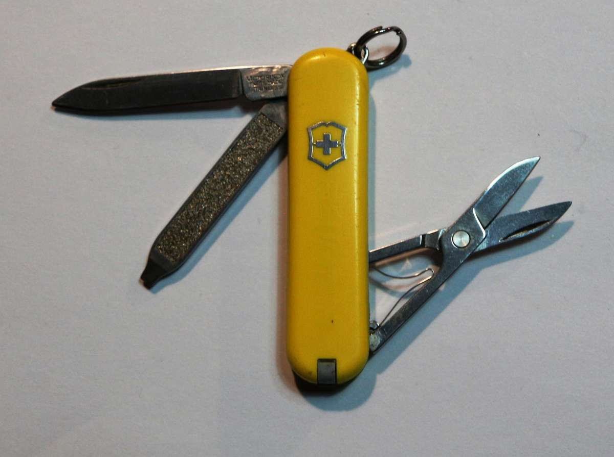 Victorinox - 58mm - Swiss Army Knife - (Classic SD)