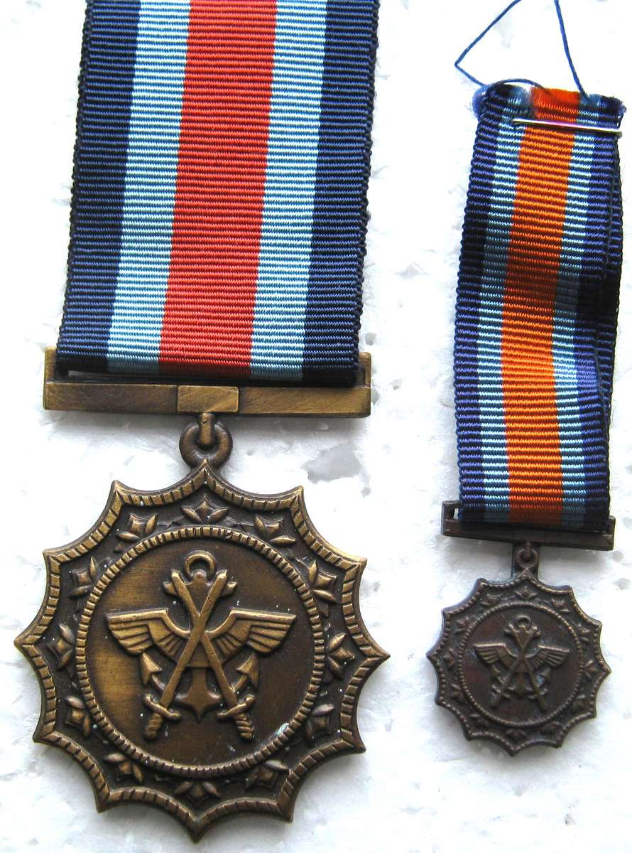 MILITARY MERIT MEDAL WITH MINIATURE NUMBERED 17487 IN VERY GOOD CONDITION