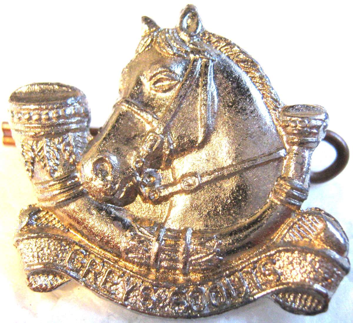 GREY SCOUTS ANODISED ALLOY CAP BADGE FOR OTHER RANKS WORN 1976-1980 WITH LUGS AND PIN UNUSED