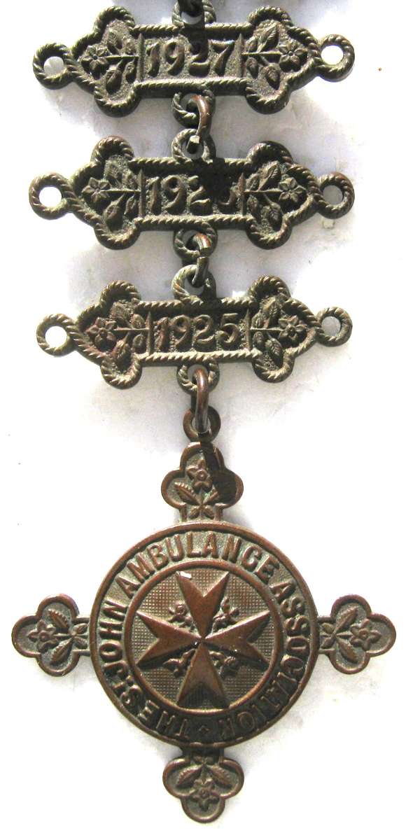 ST JOHN AMBULANCE ASSOCIATION DATE BAR CHAIN TO THOMAS W. DERWENT FROM 1925 - 1936