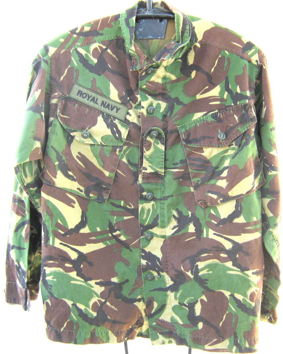 ROYAL NAVY WOODLAND PATTERN SHIRT XL WITH BUTTONS AND  ZIPS IN GOOD CONDITION DIMENSIONS BELOW