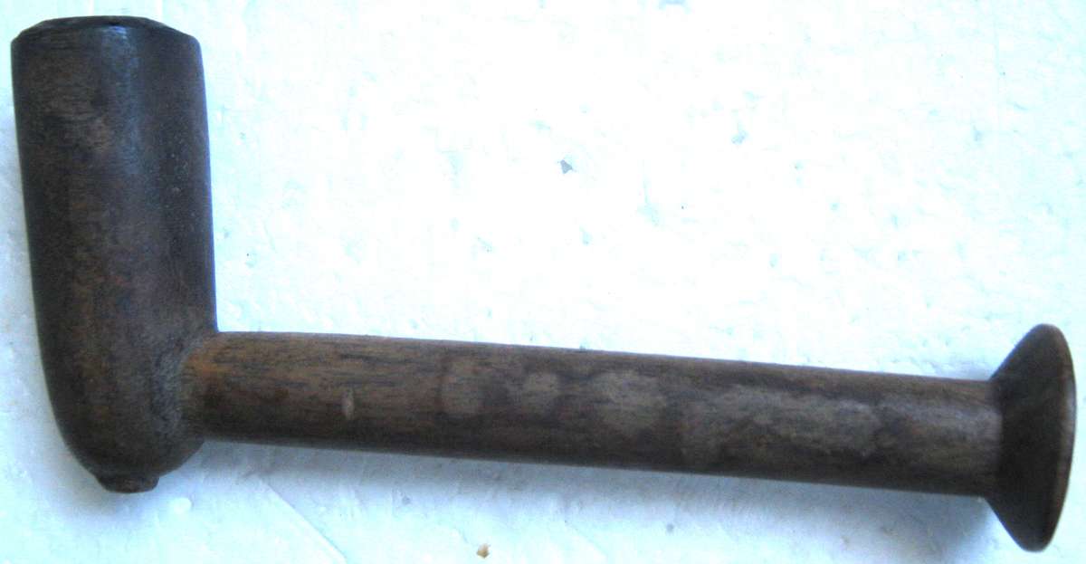 OLD XHOSA HAND CARVED SMOKING PIPE "INQAWE" HAS TIN INSERT IN THE BOWL 14.5 CM GOOD USED CONDITION