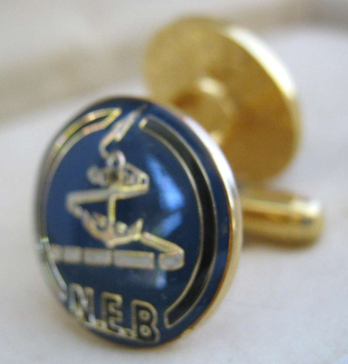 BOXED PAIR OF NAVAL ASSOCIATION CUFF LINKS WITH TIE PIN AND A PAIR OF N.E.B. CUFF LINKS ?