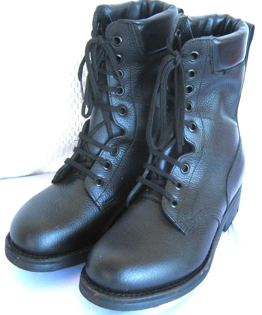 S.A. NAVY BLACK COMBAT BOOTS SIZE 4 IN UNUSED CONDITION
