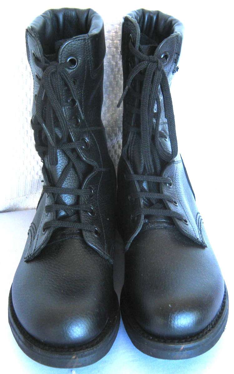 S.A. NAVY BLACK COMBAT BOOTS SIZE 4 IN UNUSED CONDITION