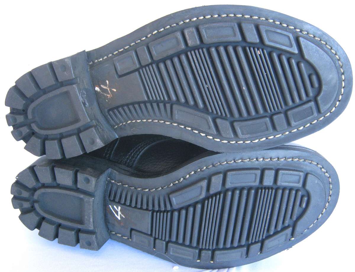 S.A. NAVY BLACK COMBAT BOOTS SIZE 4 IN UNUSED CONDITION