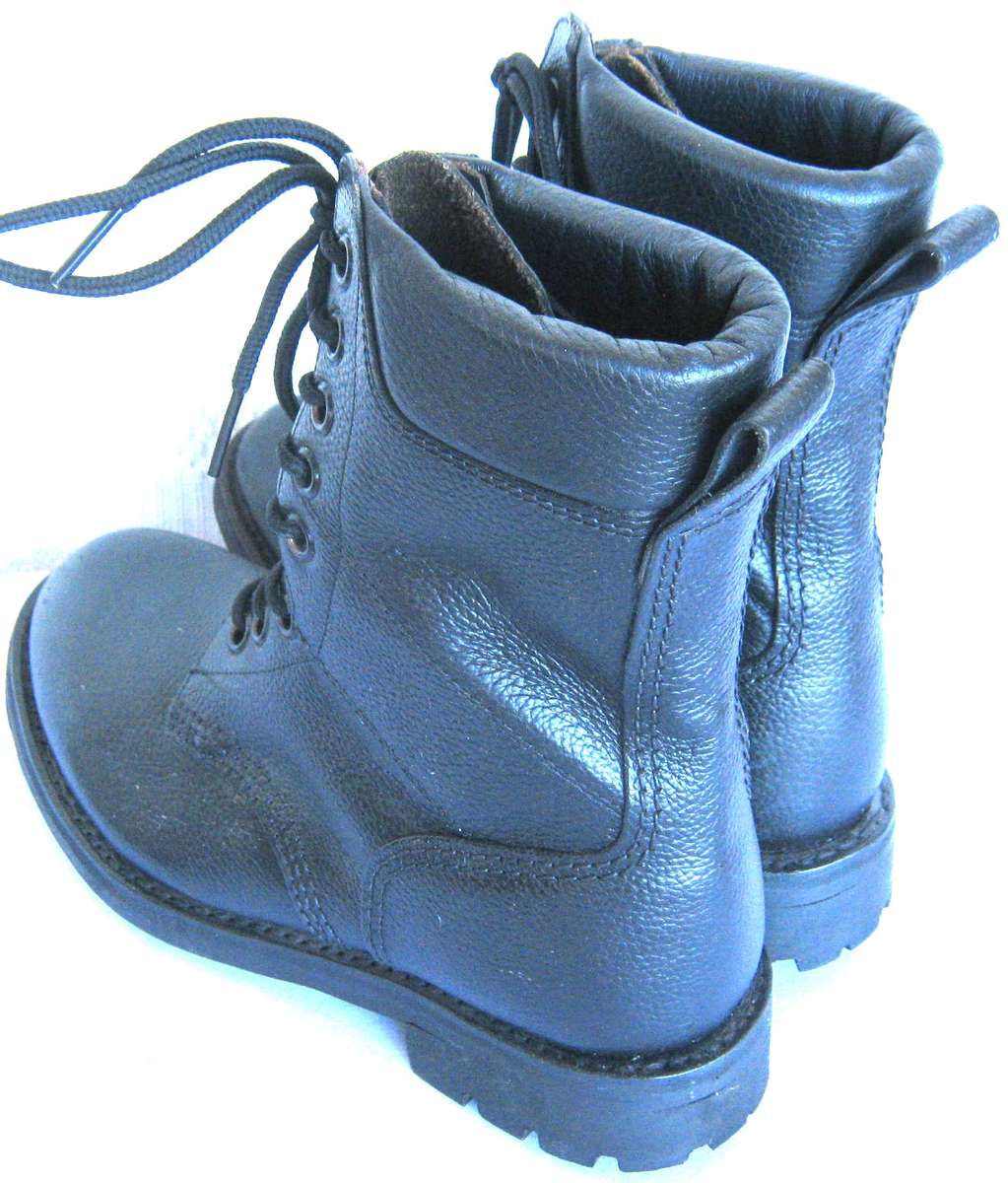 S.A. NAVY BLACK COMBAT BOOTS SIZE 5 IN HARDLY USED CONDITION