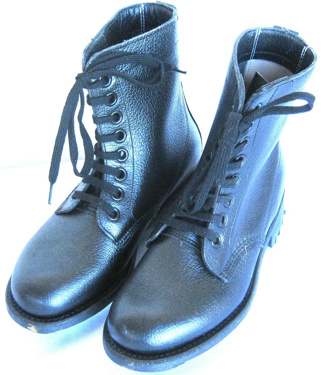 S.A. NAVY OLDER STYLE BLACK COMBAT BOOTS SIZE 3 IN  UNUSED CONDITION