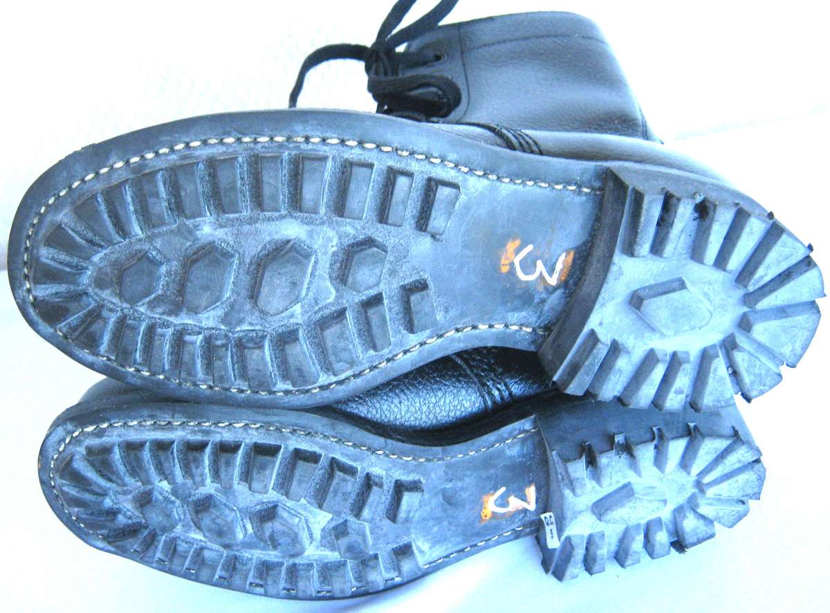 S.A. NAVY OLDER STYLE BLACK COMBAT BOOTS SIZE 3 IN  UNUSED CONDITION