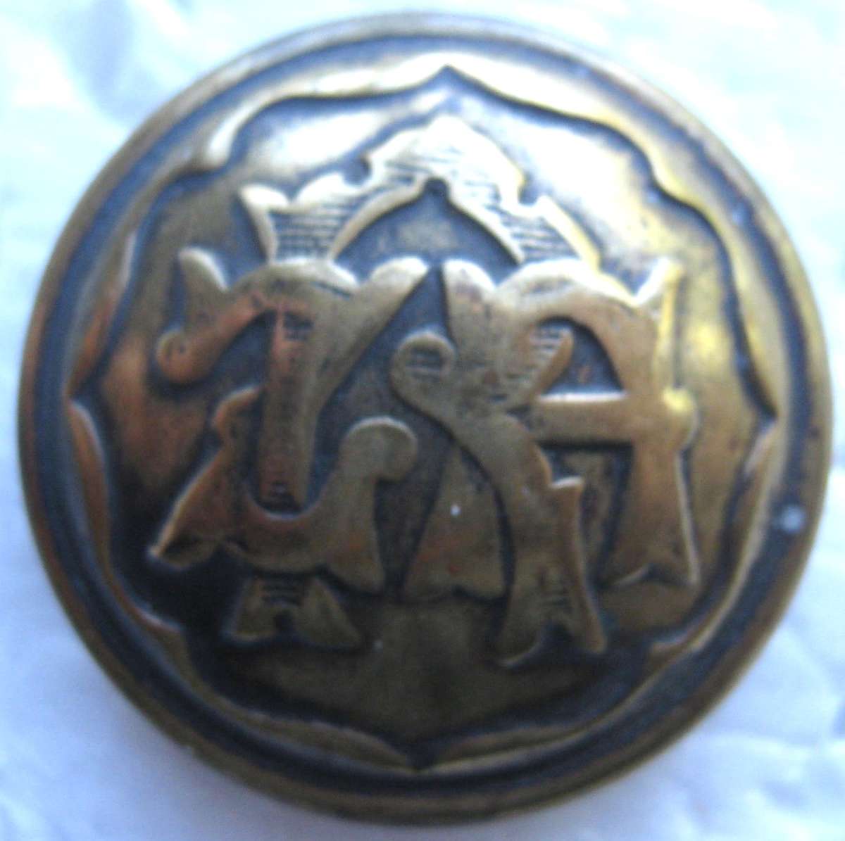 BOER WAR ERA ZAR POLICE BUTTON 24MM WIDE IN GOOD CONDITION