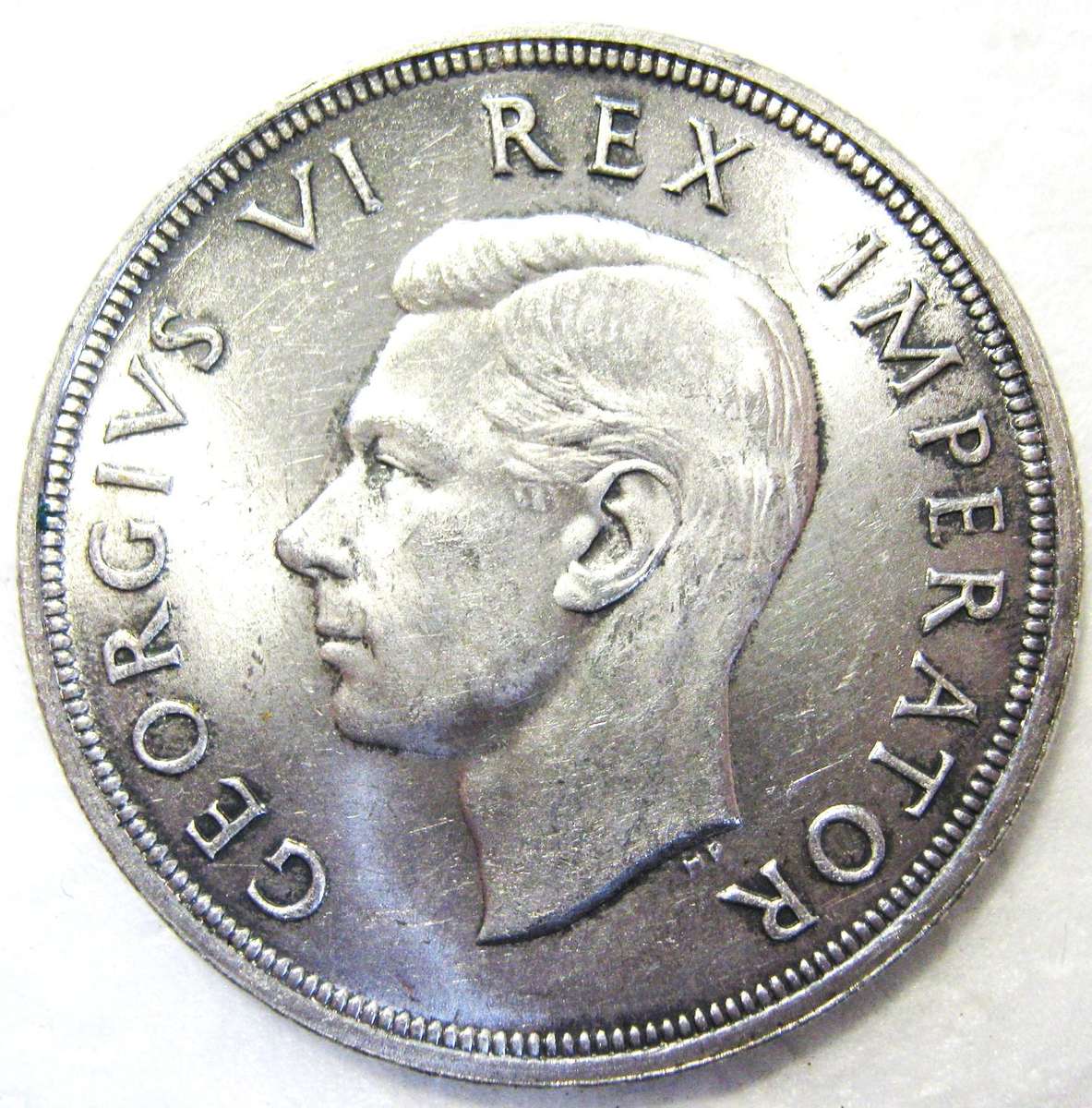 1947 FIVE SHILLINGS (CROWN) 80% SILVER 28.28 GRAMS IN GOOD CIRCULATED CONDITION