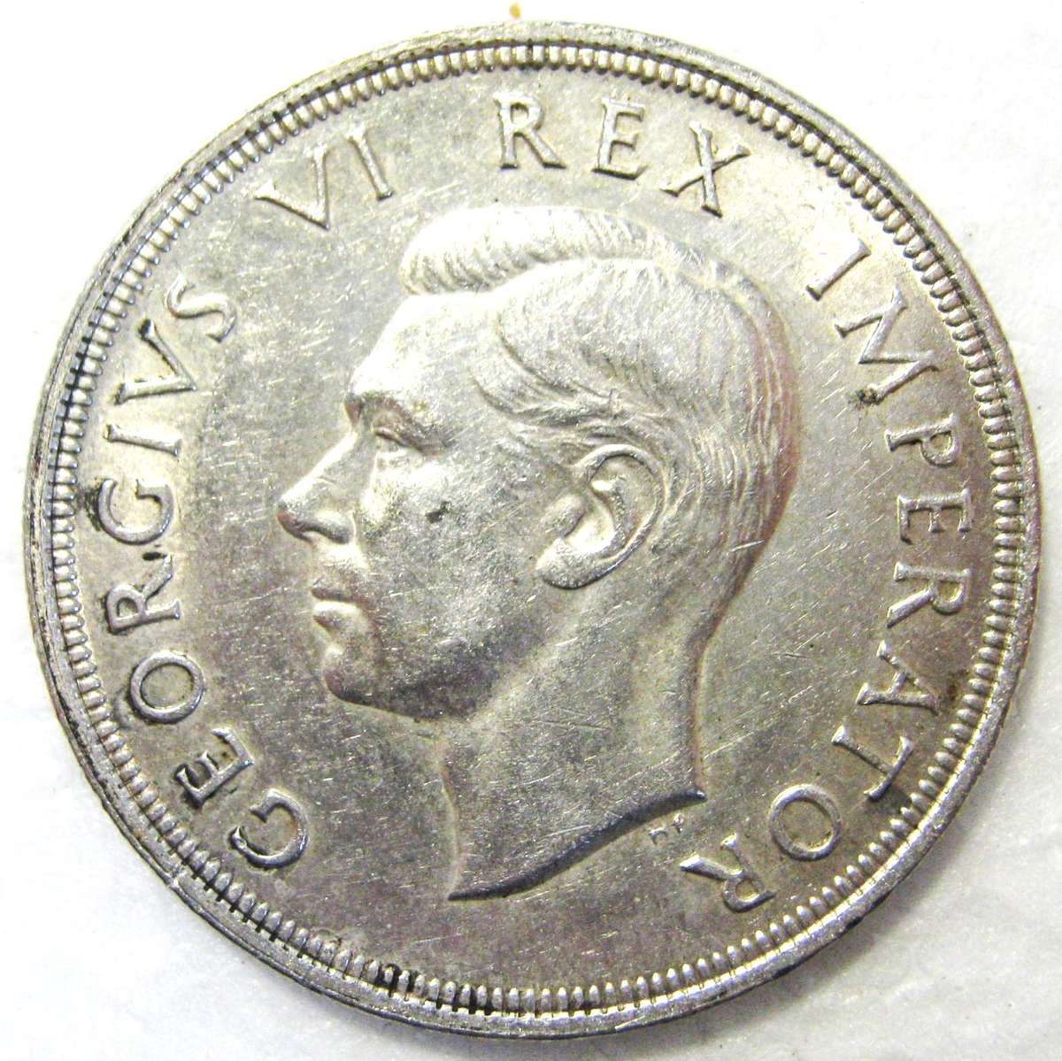 1947 FIVE SHILLINGS (CROWN) 80% SILVER 28.28 GRAMS IN GOOD CIRCULATED CONDITION