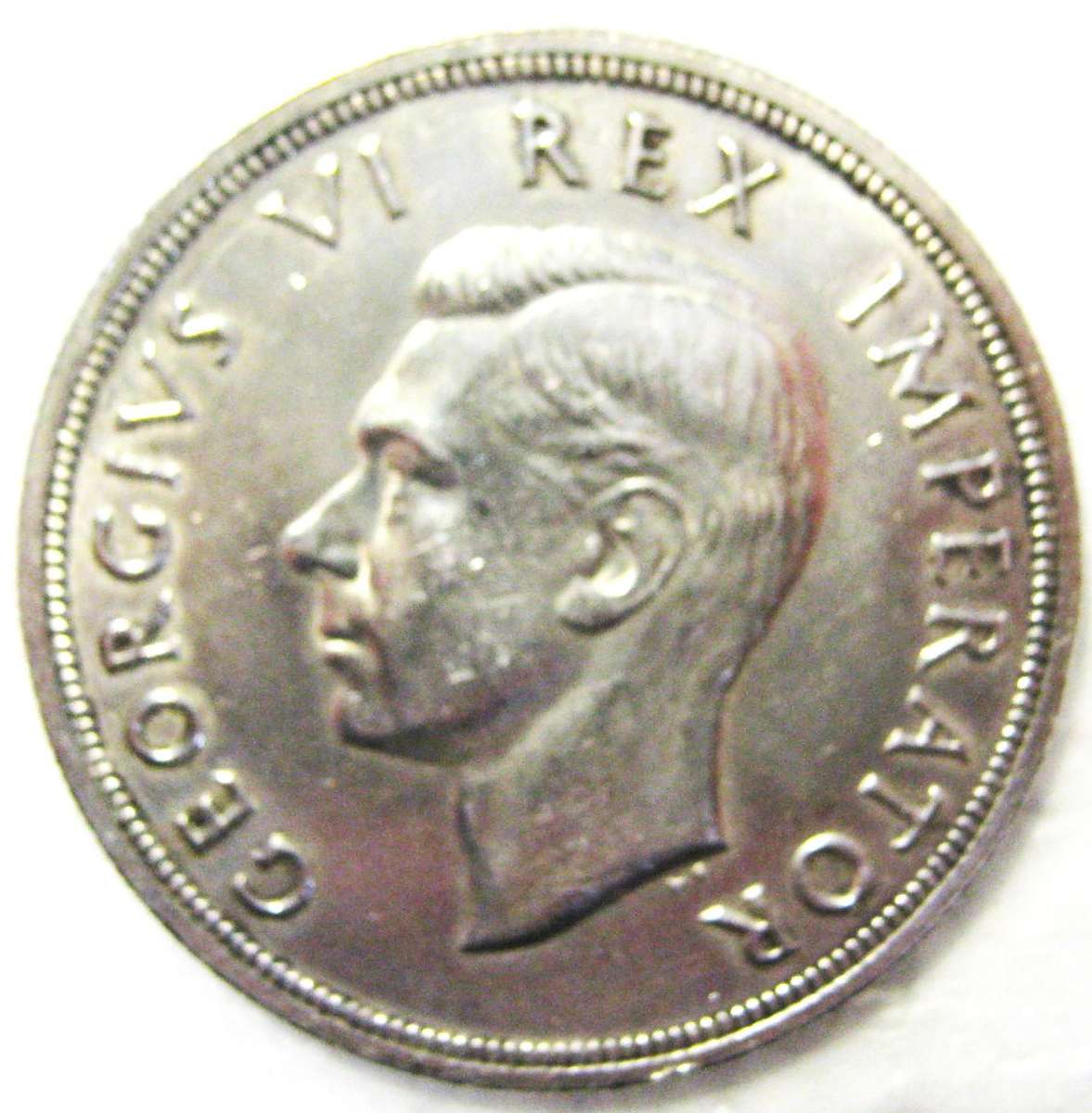 1947 FIVE SHILLINGS (CROWN) 80% SILVER 28.28 GRAMS IN GOOD CIRCULATED CONDITION