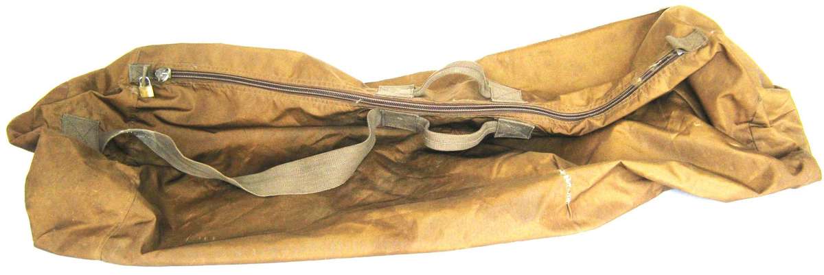 SADF NYLON KIT BAG/BALSAK. SMALL REPAIR OTHERWISE IN VERY GOOD CONDITION