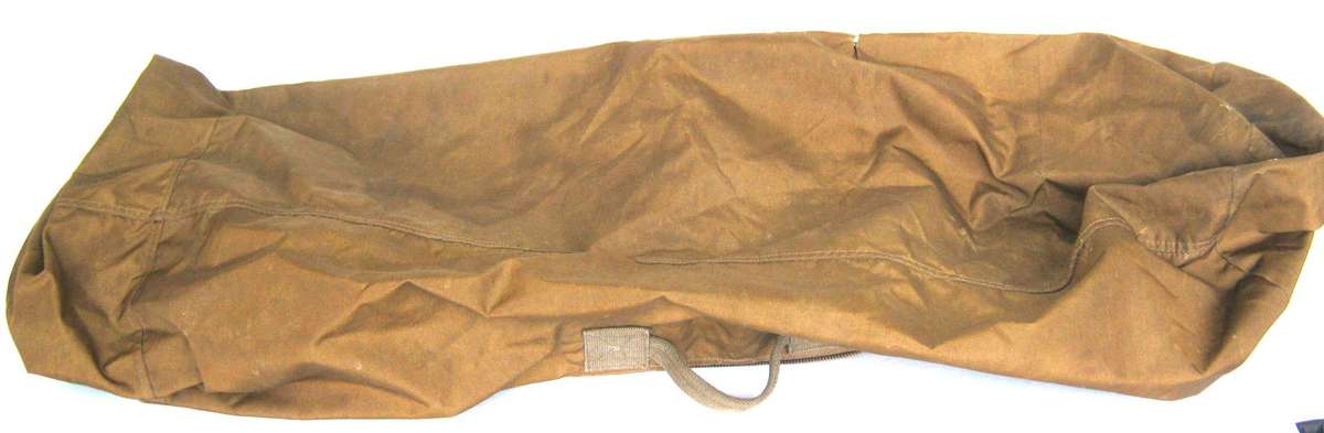 SADF NYLON KIT BAG/BALSAK. SMALL REPAIR OTHERWISE IN VERY GOOD CONDITION