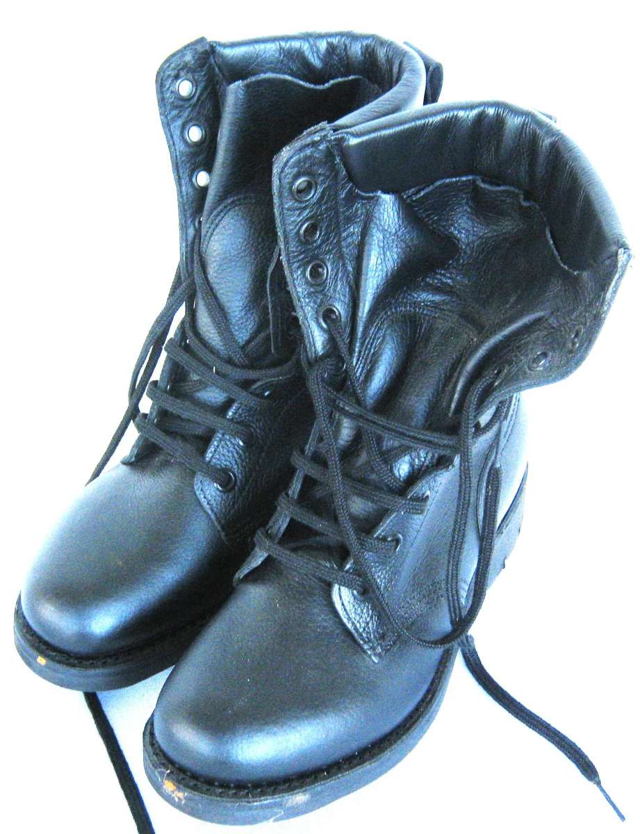 S.A. NAVY BLACK COMBAT BOOTS SIZE 4 IN  UNUSED CONDITION