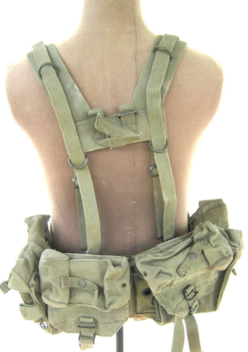 SADF 74 PATTERN WEBBING WITH YOKE, KIDNEY POUCHES AND TWO R4 AMMO POUCHES IN GOOD CONDITION