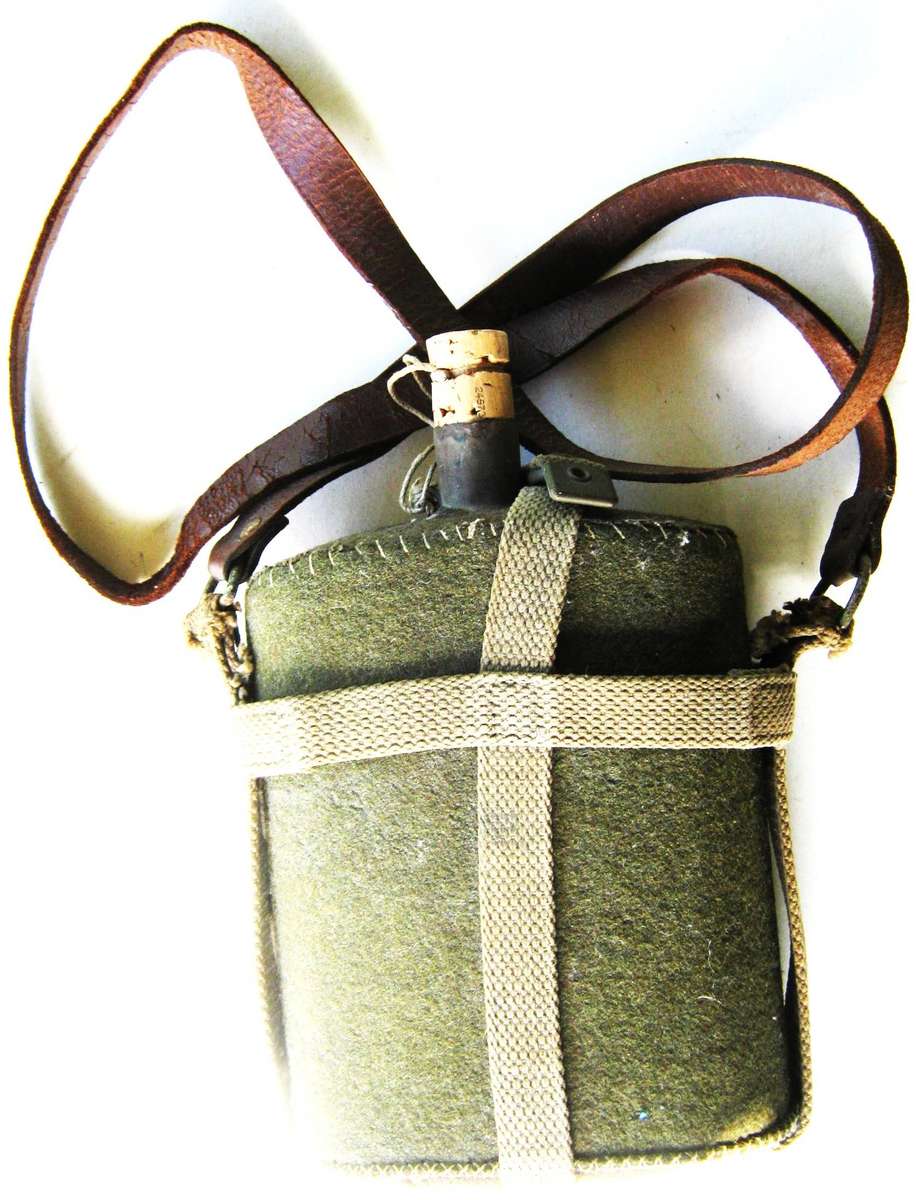 WW2 MILITARY WATER BOTTLE WITH SHOULDER STRAP AND HARNESS IN GOOD CONDITION