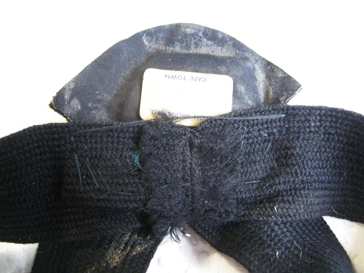 SAFMARINE OFFICERS CAP BADGE IN VERY GOOD CONDITION