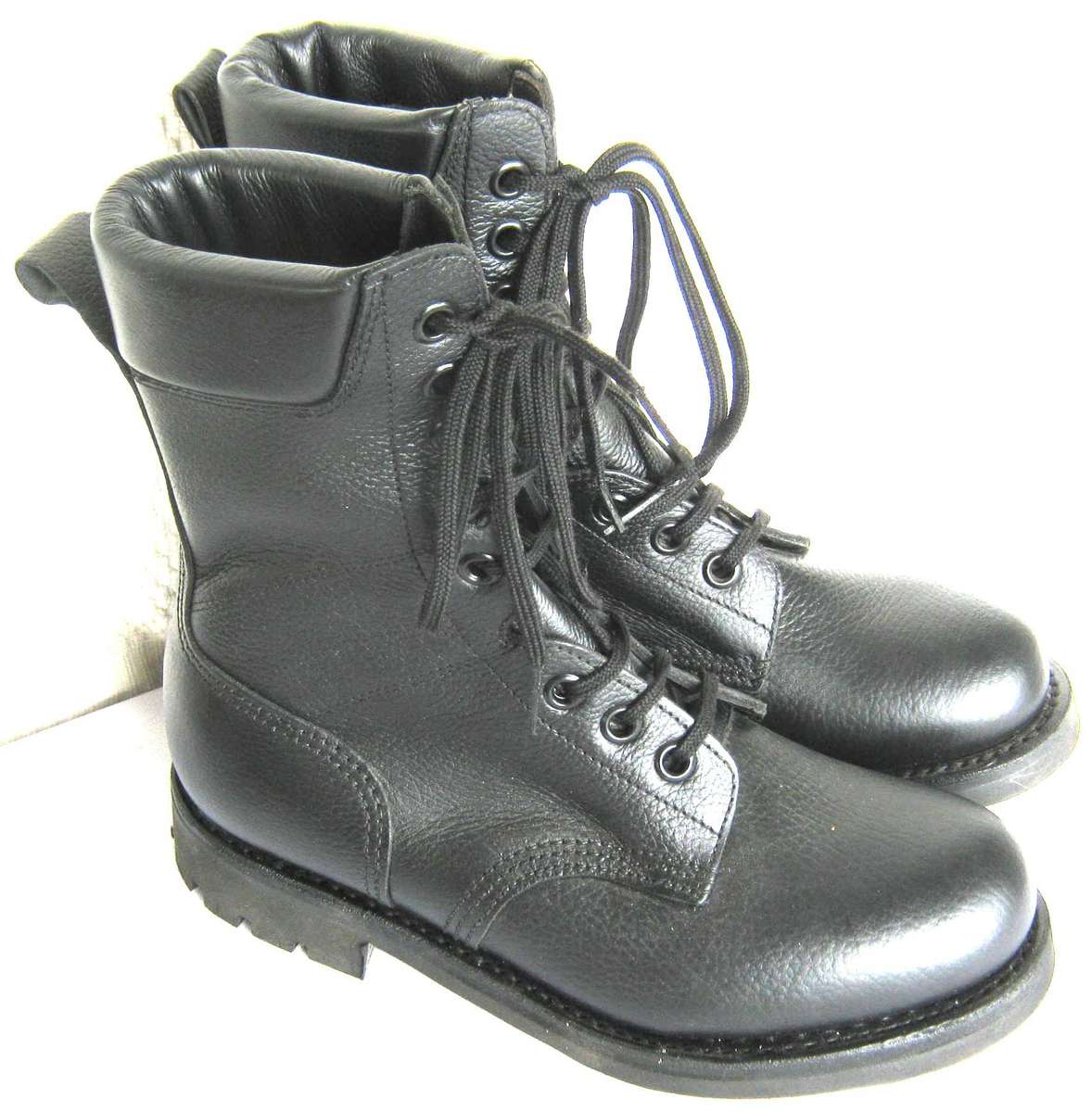 S.A. NAVY BLACK COMBAT BOOTS SIZE 5 IN UNUSED CONDITION