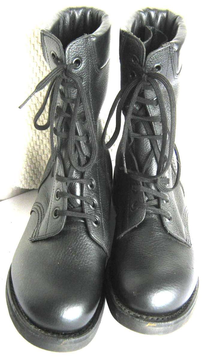 S.A. NAVY BLACK COMBAT BOOTS SIZE 5 IN UNUSED CONDITION