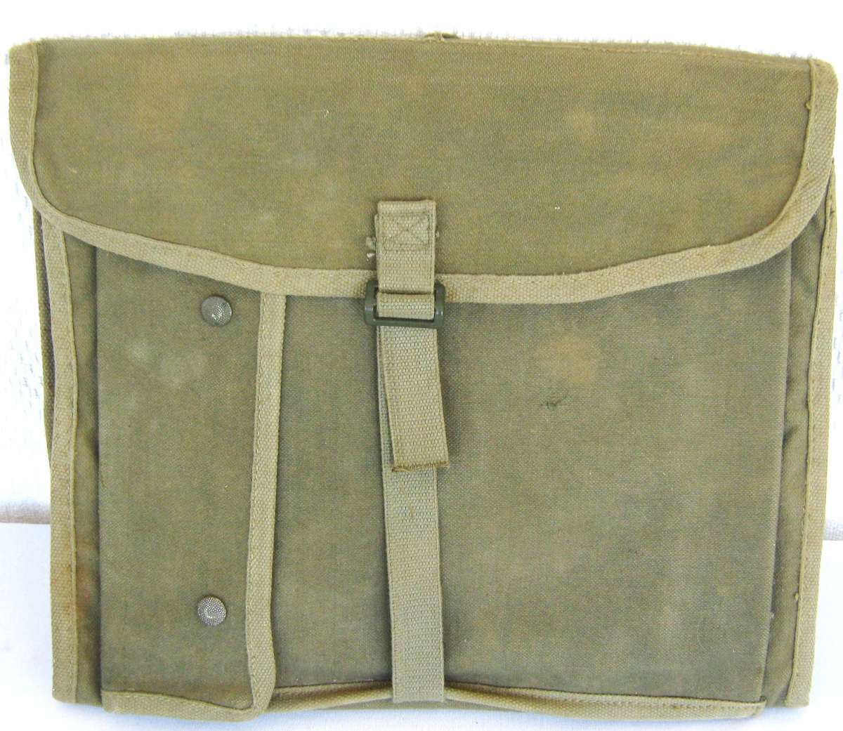 SADF OFFICERS MAP AND DOCUMENT CASE WITH STRAPS IN VERY GOOD CONDITION