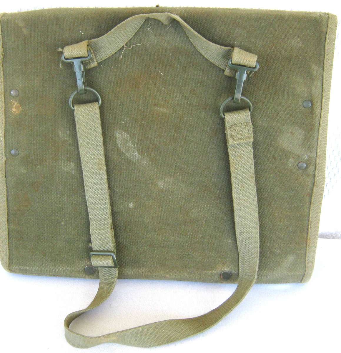 SADF OFFICERS MAP AND DOCUMENT CASE WITH STRAPS IN VERY GOOD CONDITION