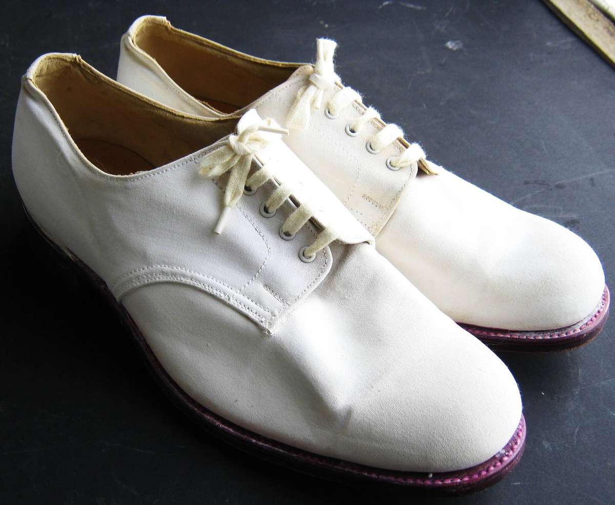 OLD S.A. NAVY WHITE CANVAS AND LEATHER SOLE STEP OUT SHOES SIZE 9 1/2  DATED 1963 HARDLY USED