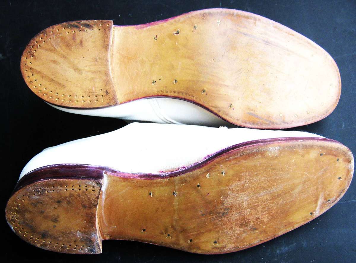 OLD S.A. NAVY WHITE CANVAS AND LEATHER SOLE STEP OUT SHOES SIZE 9 1/2  DATED 1963 HARDLY USED