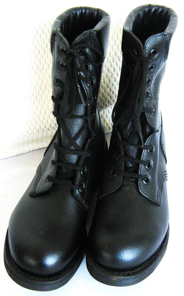 S.A. NAVY BLACK COMBAT BOOTS SIZE 5 IN UNUSED CONDITION