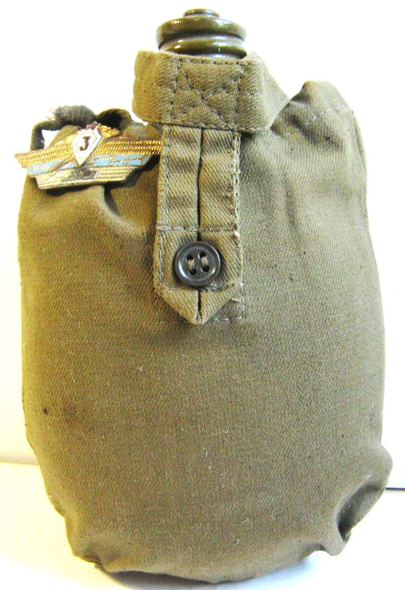 COLD WAR ERA SOVIET RUSSIAN WATER BOTTLE WITH BADGE IN GOOD UNUSED CONDITION