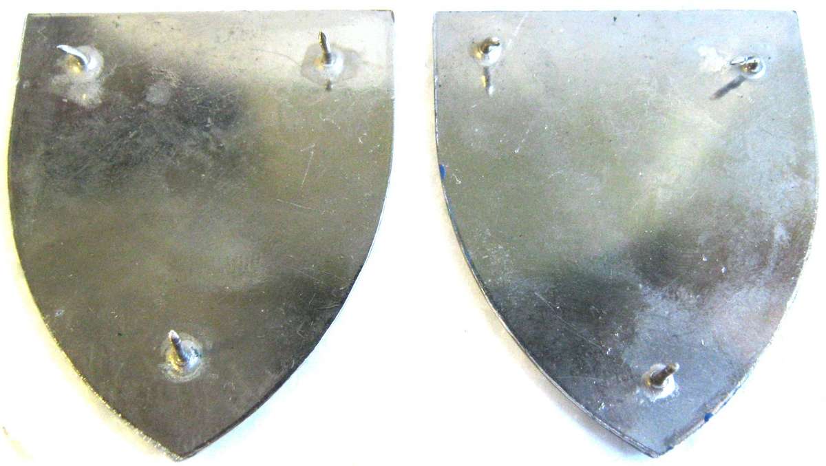 PAIR OF S.A. QUARTER MASTER GENERAL GOLD TYPE FLASHES WITH PINS IN GOOD CONDITION