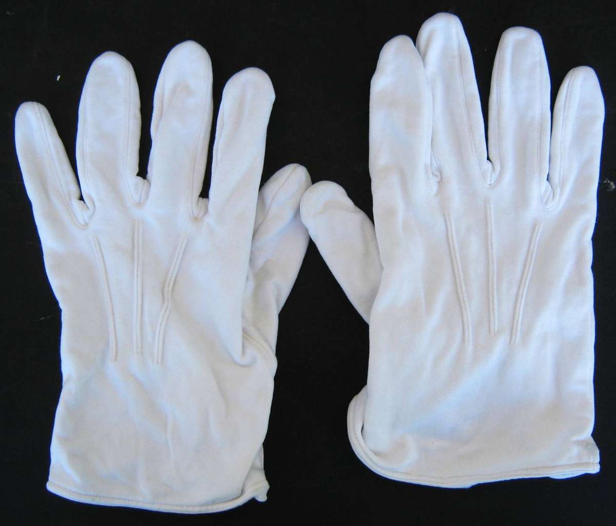 S.A.D.F. WHITE CEREMONIAL GLOVES SIZE MEDIUM IN VERY GOOD USED CONDITION