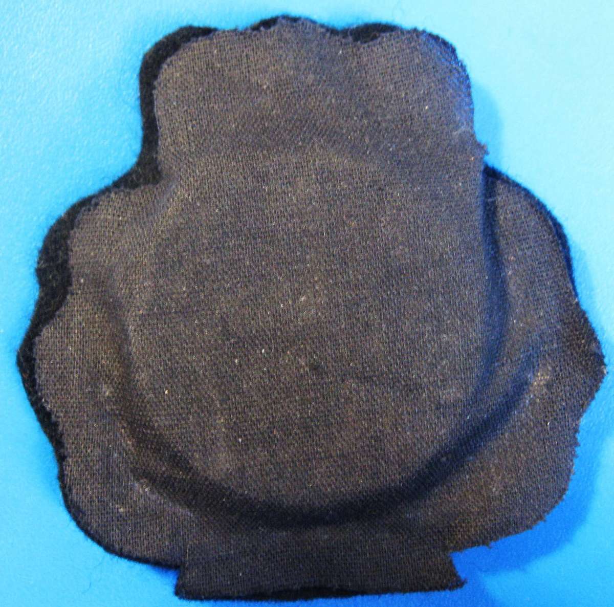 OLD S.A. NAVY HARBOUR PILOTS AND TUGMASTERS CAP BADGE - 1961 TO 1994 IN UNUSED CONDITION