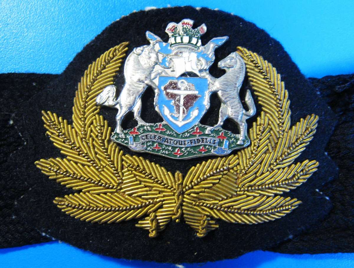 SAFMARINE OFFICERS CAP BADGE IN VERY GOOD CONDITION