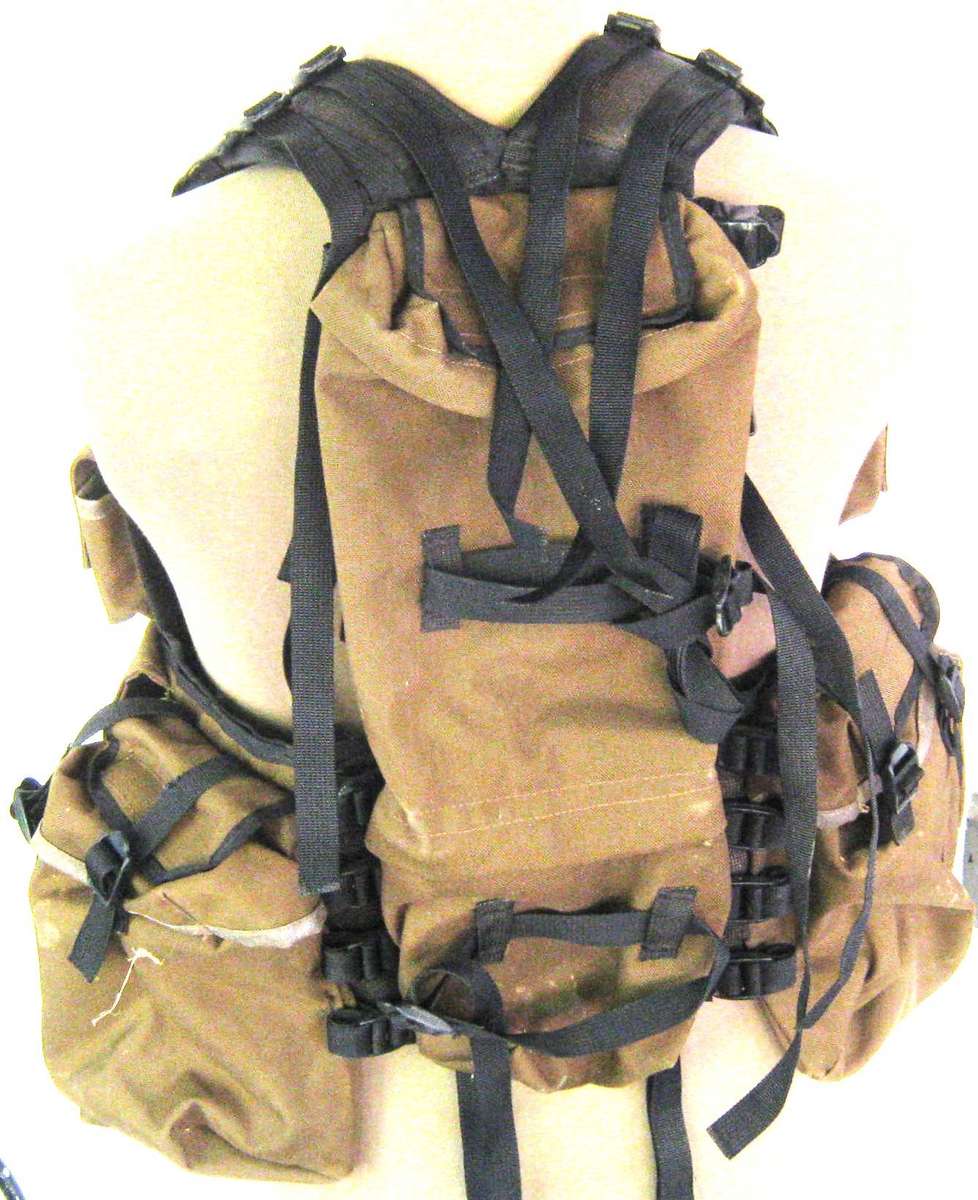 SADF 83 PATTERN BATTLE JACKET IN HARDLY USED CONDITION WITH ALL CLIPS AND STRAPS
