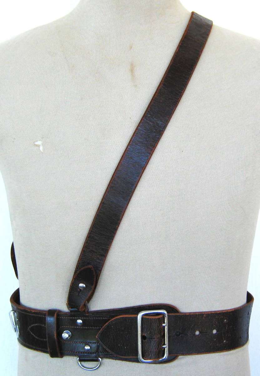 SAM BROWNE  SIZE SMALL WITH CHROME FITTINGS IN GOOD USED CONDITION SEE DIMENSIONS BELOW