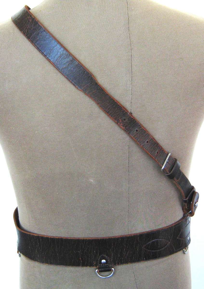 SAM BROWNE  SIZE SMALL WITH CHROME FITTINGS IN GOOD USED CONDITION SEE DIMENSIONS BELOW