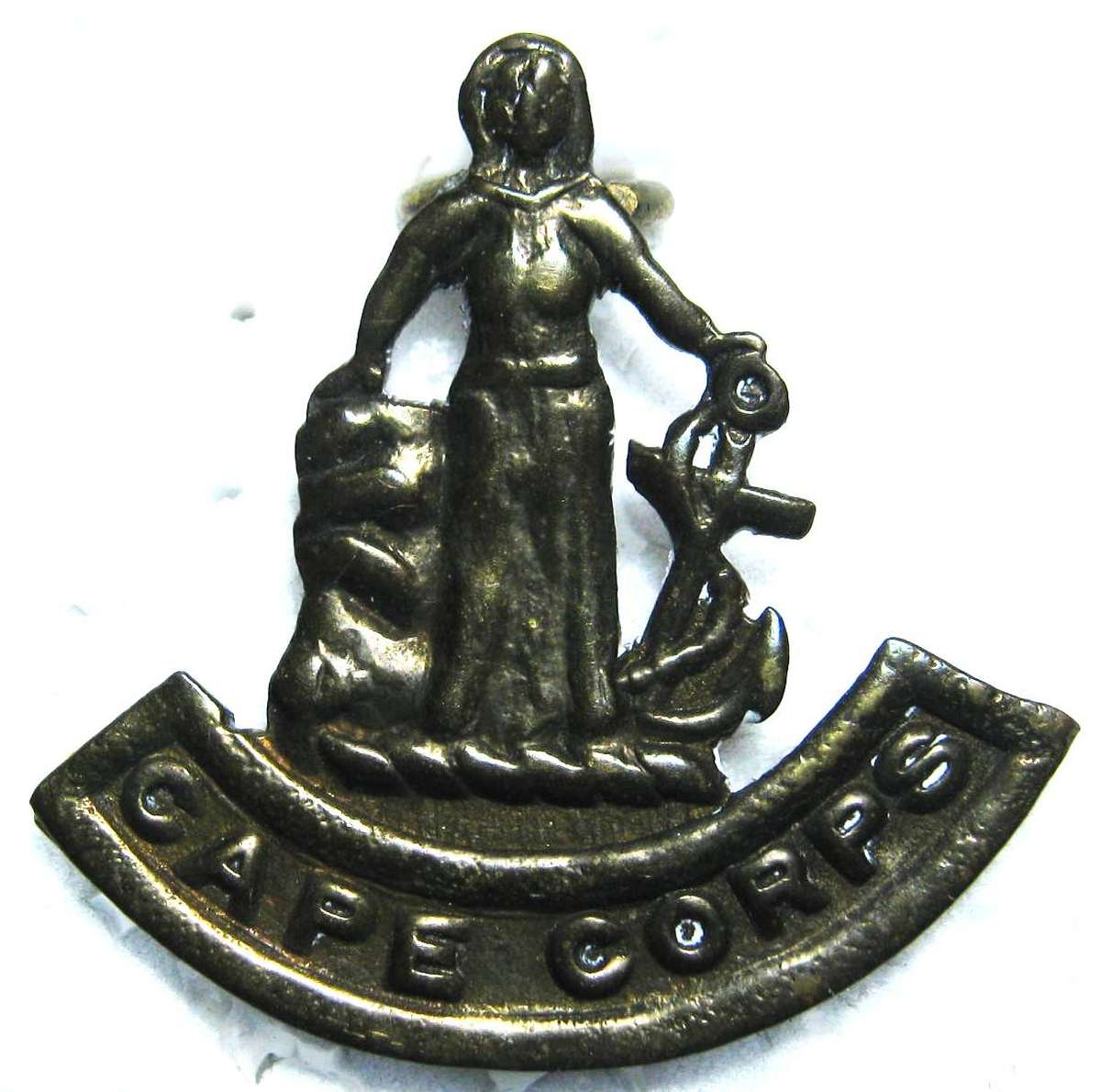 WW2 CAPE CORPS BLACK CAP BADGE WORN 1940 - 1945 WITH LUGS IN GOOD CONDITION