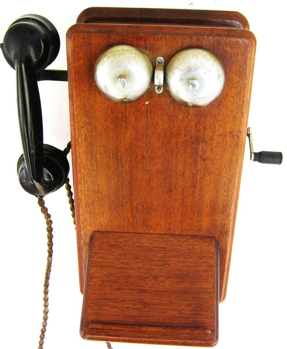 ANTIQUE ERICSSON WOODEN CRANK HANDLE WALL MOUNTED TELEPHONE IN VERY GOOD CONDITION