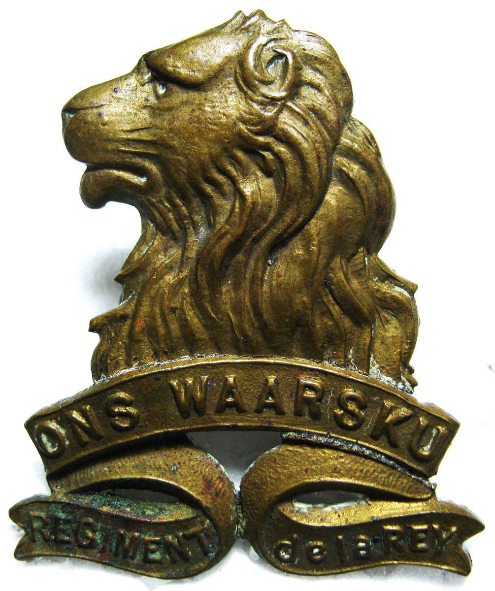 SADF REGIMENT DE LA REY GILDING CAP BADGE WITH LUGS IN GOOD CONDITION