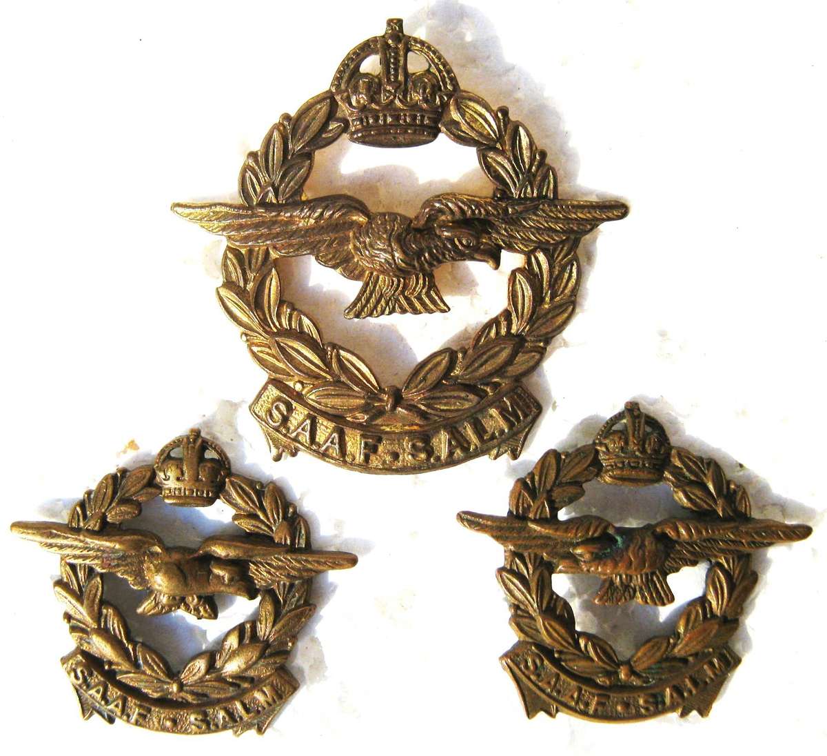 SAAF CAP AND COLLAR BADGE SET WORN 1926 - 1959 IN GOOD CONDITION