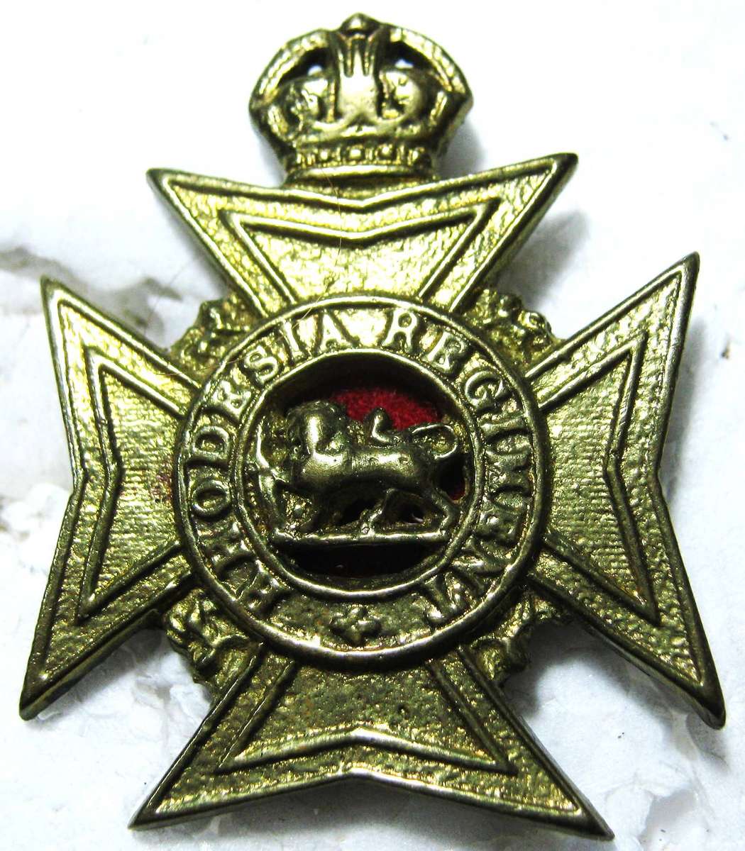 RHODESIA REGIMENT BRASS CAP BADGE WORN 1947 - 1956 - ONE LUG TIP BROKEN OTHERWISE GOOD CONDITION