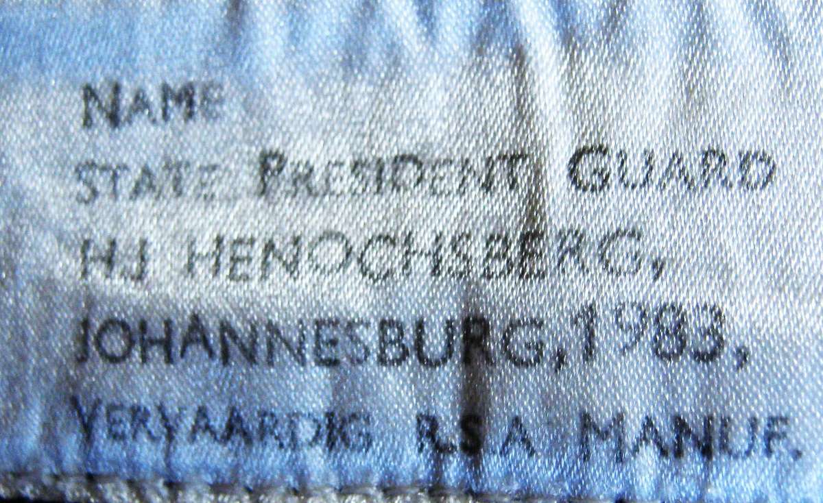 OLD STATE PRESIDENT GUARD PANTS SIZE 34 DATED 1983 IN VERY GOOD CONDITION SEE DIMENSIONS BELOW