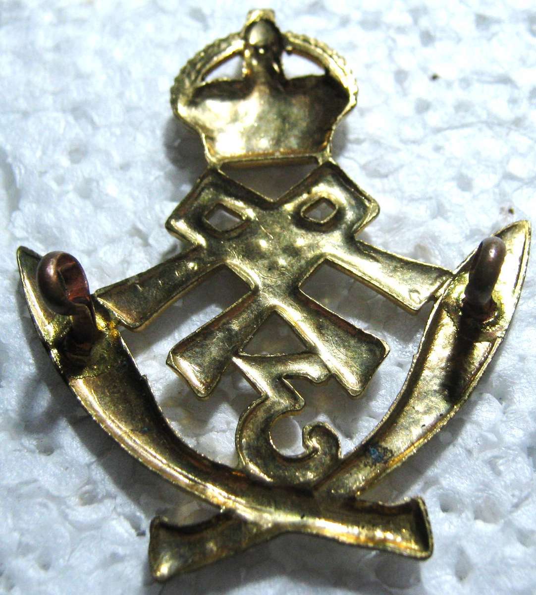 3rd GURKHA RIFLES GILT CAP BADGE WITH LUGS IN VERY GOOD CONDITION