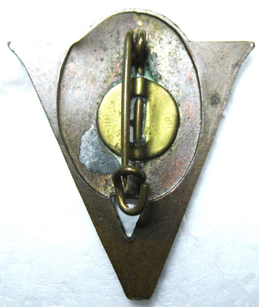 WW2 JAN SMUTS VICTORY PIN BADGE MADE OF BRASS IN GOOD CONDITION