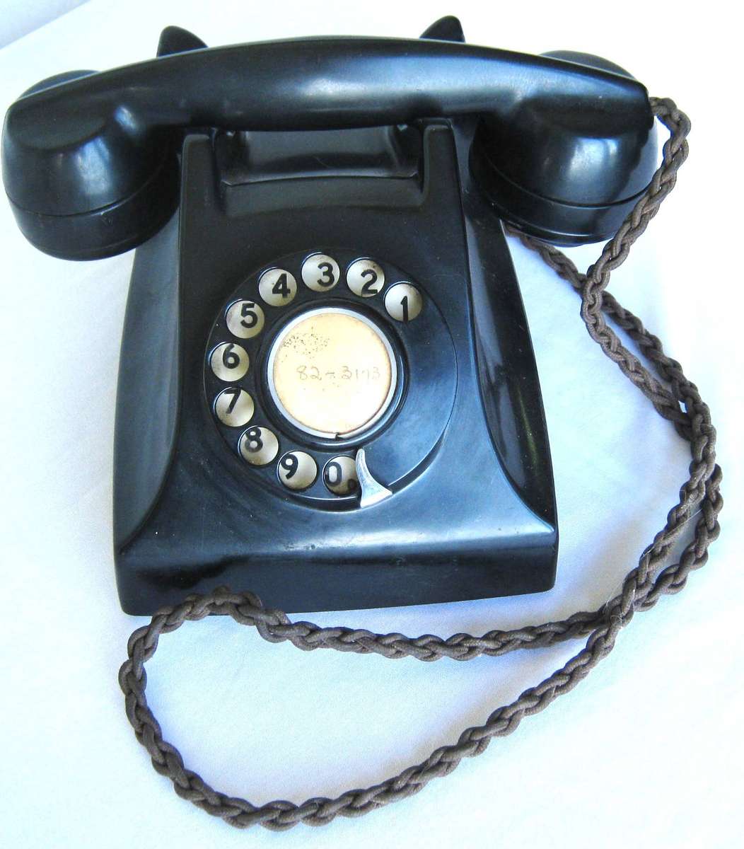 VINTAGE DIAL TELEPHONE WITH TR ON HANDSET - NO CRACKS OR CHIPS IN GOOD USED CONDITION