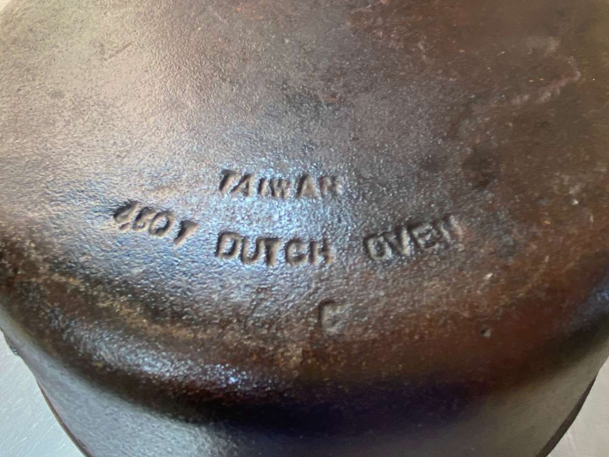 Cast Iron Flat Bottom Potjie Dutch Oven 6,top diameter 25cm,used, in working condition,vintage